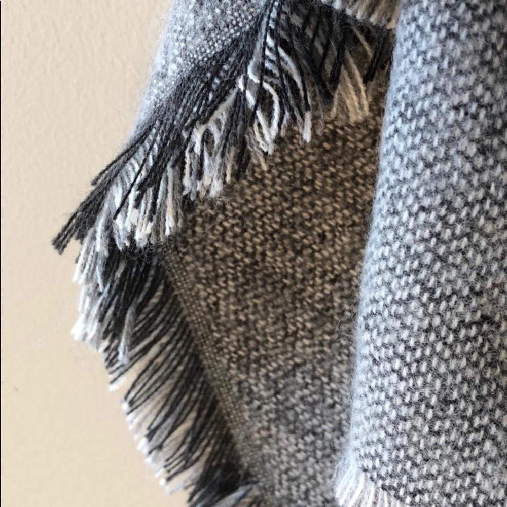 Blanket Scarf - Picture 3 of 5